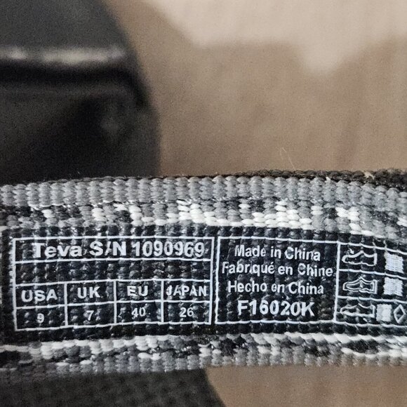 Teva Womens Size 9 Midform Flatform Sandals Gray Leopard Print Beach Hiking - Picture 7 of 7